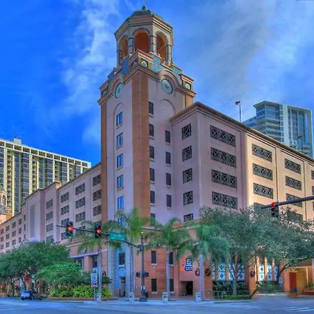 Spacious Studio Apartment Near Nightlife & Dining! St. Petersburg Exterior foto