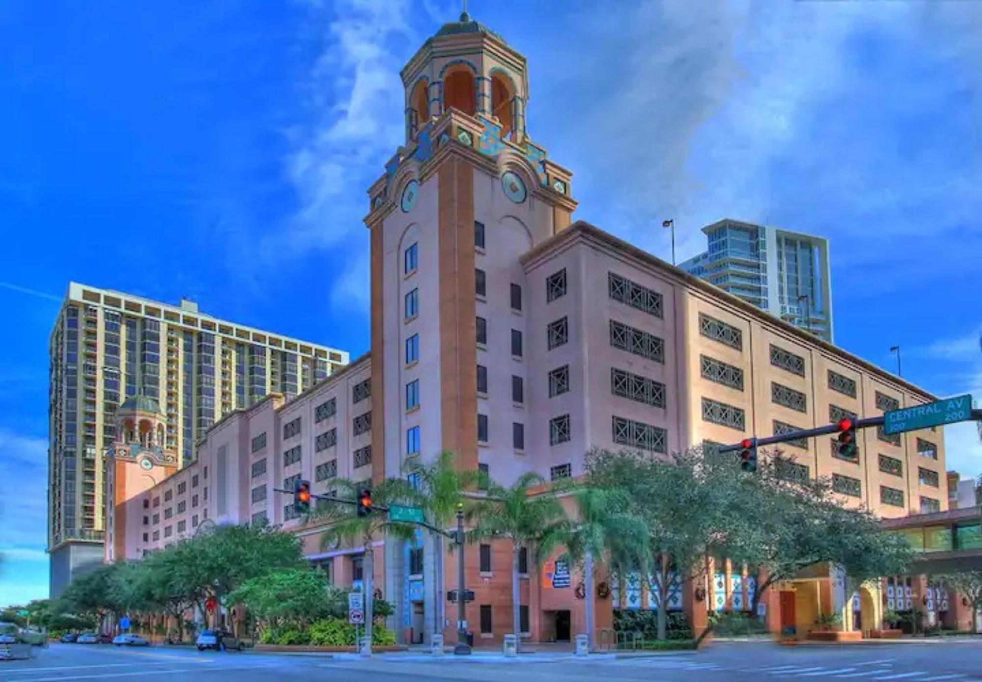Spacious Studio Apartment Near Nightlife & Dining! St. Petersburg Exterior foto