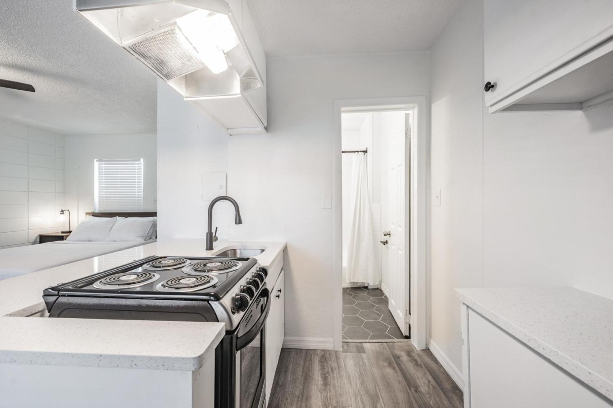 Spacious Studio Apartment Near Nightlife & Dining! St. Petersburg Exterior foto