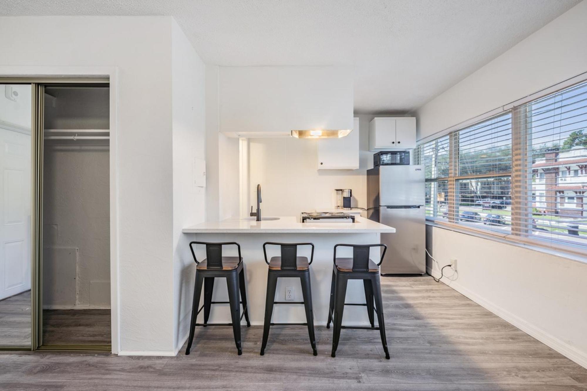 Spacious Studio Apartment Near Nightlife & Dining! St. Petersburg Exterior foto