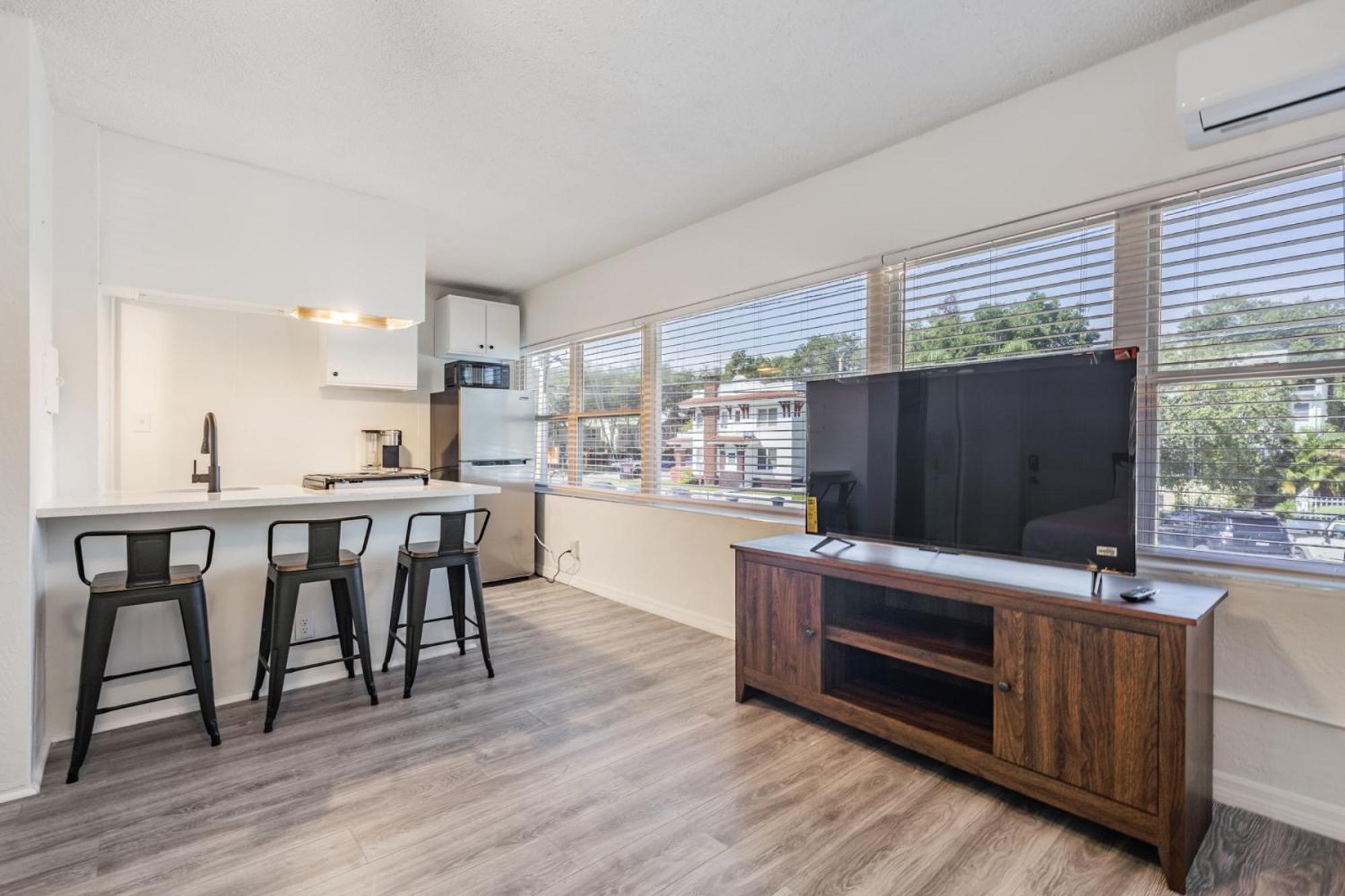 Spacious Studio Apartment Near Nightlife & Dining! St. Petersburg Exterior foto